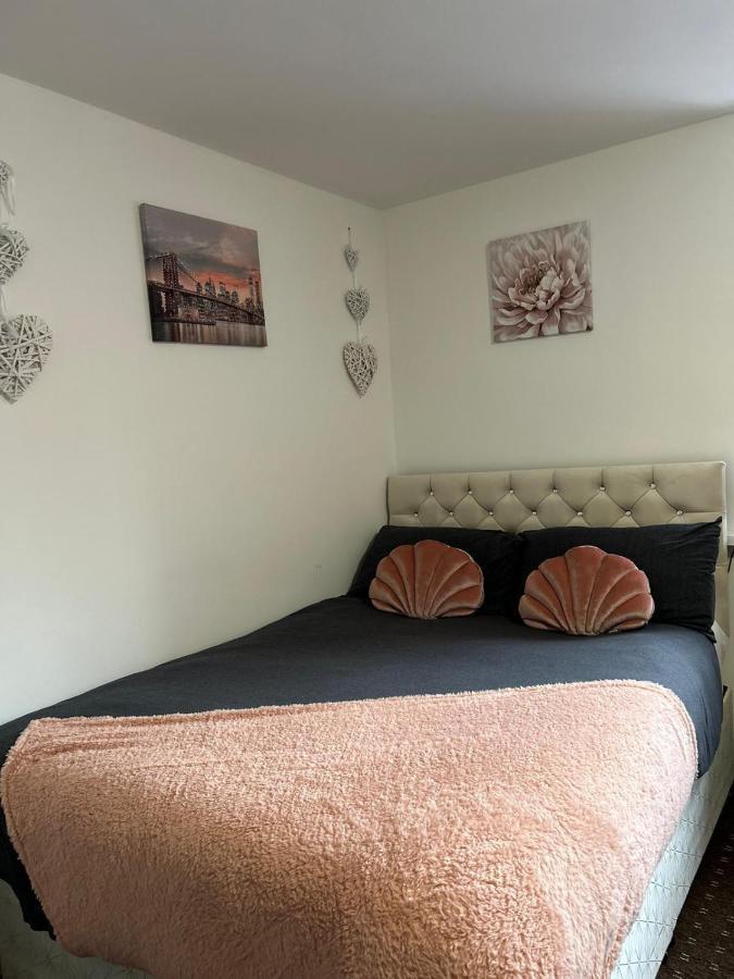 Bv Cozy Deighton Studio With Free Parking - Budget-Friendly Stay Huddersfield Exterior photo