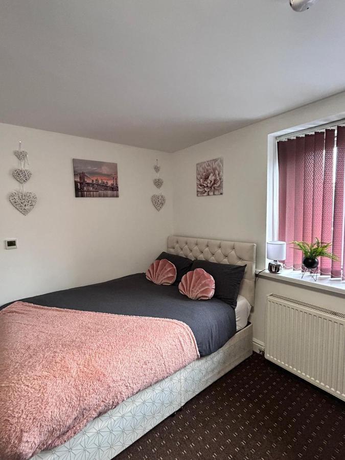 Bv Cozy Deighton Studio With Free Parking - Budget-Friendly Stay Huddersfield Exterior photo